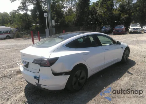 2020 Tesla Model 3 Long Range Dual Motor All-Wheel Drive z USA, uszkodzony, nr VIN 5YJ3E1EB8LF637142